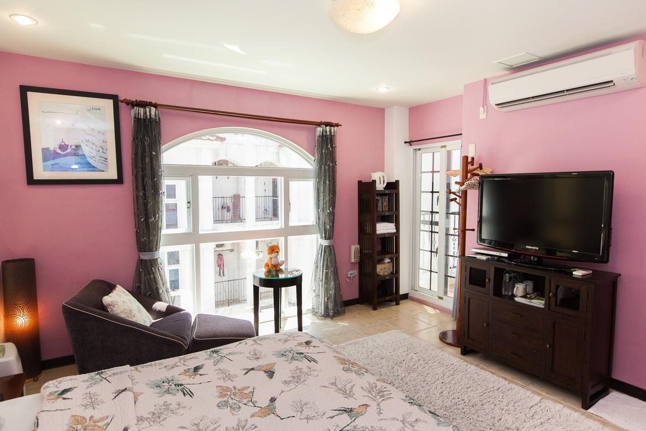 White Cotton Candy Homestay Hualien City Exterior photo