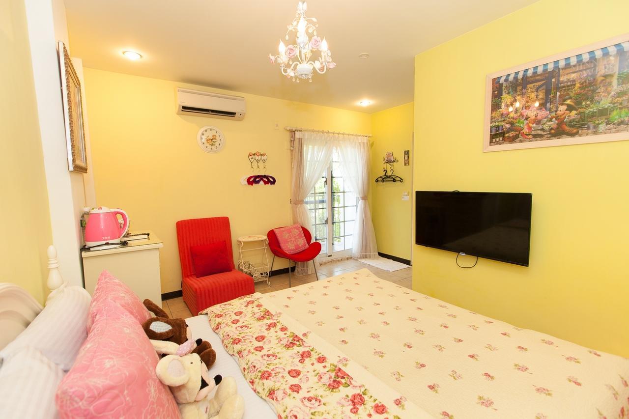White Cotton Candy Homestay Hualien City Exterior photo